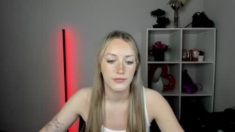evelynblond online show from July 30, 12:45 pm