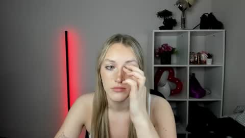 evelynblond online show from July 30, 4:25 pm