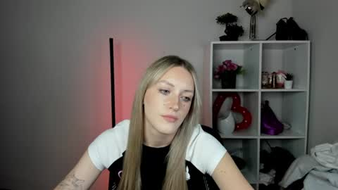 evelynblond online show from July 31, 4:13 pm