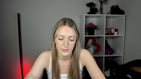 evelynblond online show from August 3, 12:45 pm