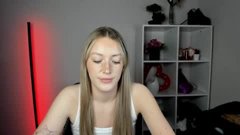 evelynblond online show from August 3, 1:51 pm