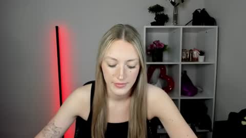 evelynblond online show from August 4, 12:46 pm