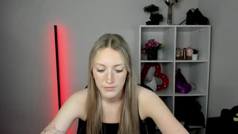 evelynblond online show from August 4, 4:26 pm