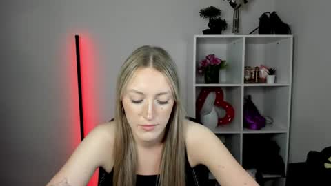 evelynblond online show from August 4, 5:32 pm