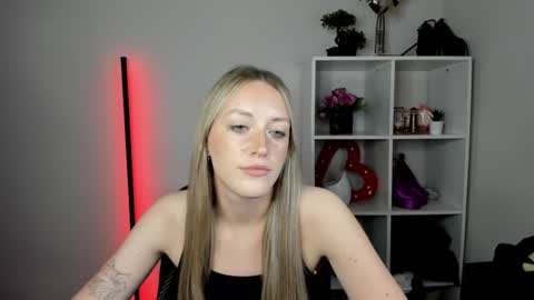 evelynblond online show from August 4, 6:38 pm