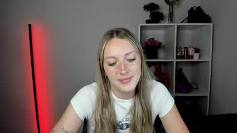 evelynblond online show from August 5, 5:11 pm