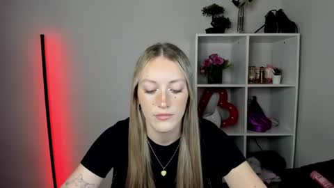 evelynblond online show from August 6, 12:59 pm