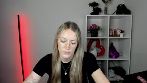 evelynblond online show from August 6, 3:22 pm