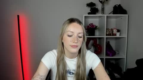 evelynblond online show from August 7, 12:38 pm