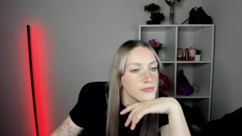 evelynblond online show from August 11, 12:29 pm