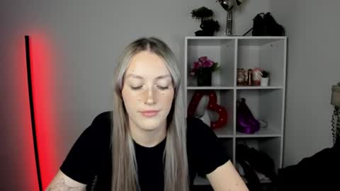 evelynblond online show from August 11, 1:35 pm