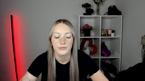 evelynblond online show from August 11, 2:41 pm