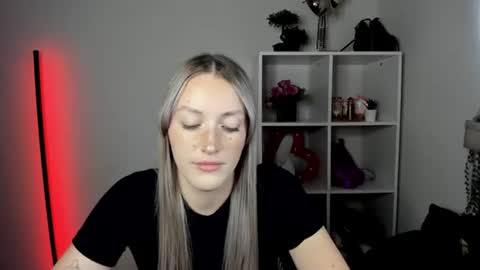 evelynblond online show from August 11, 4:53 pm