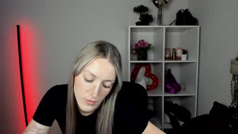 evelynblond online show from August 11, 5:59 pm
