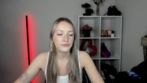evelynblond online show from August 12, 1:57 pm