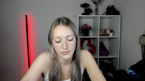 evelynblond online show from August 12, 3:03 pm
