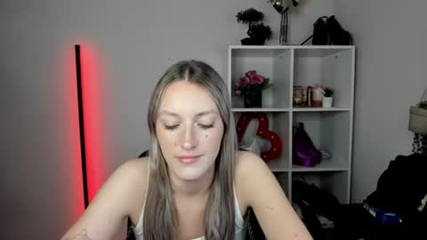 evelynblond online show from August 12, 4:09 pm