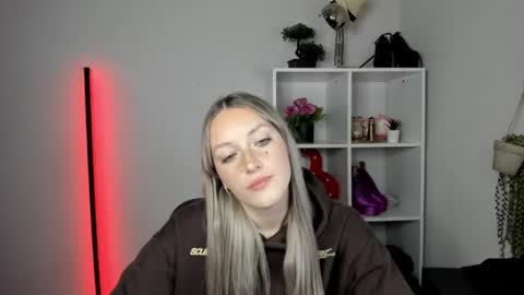 evelynblond online show from August 13, 4:21 pm