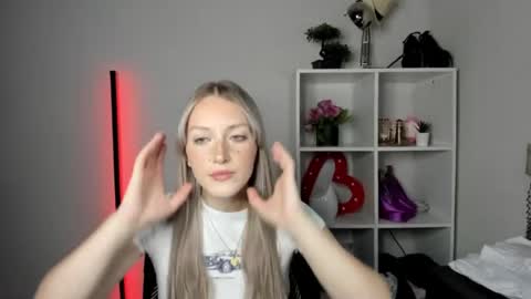 evelynblond online show from August 14, 11:36 am