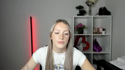 evelynblond online show from August 14, 12:53 pm