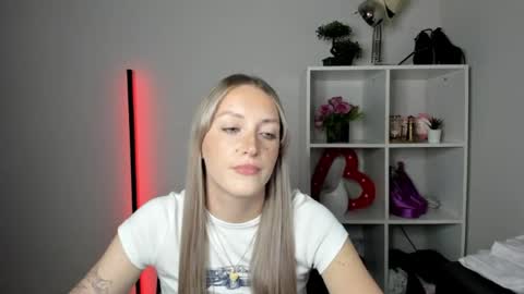 evelynblond online show from August 14, 3:04 pm