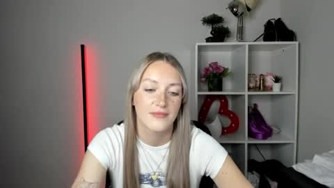 evelynblond online show from August 14, 4:10 pm
