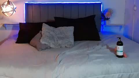 evelynn_fox_ online show from August 4, 10:40 pm