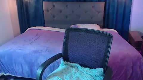 evelynn_fox_ online show from August 13, 4:10 pm