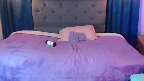 evelynn_fox_ online show from August 14, 7:50 pm
