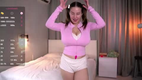 evelynnclaire online show from September 10, 9:55 am