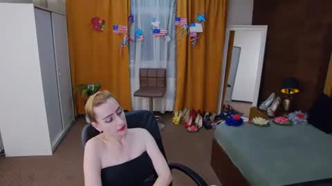 evelynreagan online show from August 14, 6:50 am