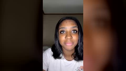 evemonroe17 online show from July 28, 6:25 pm