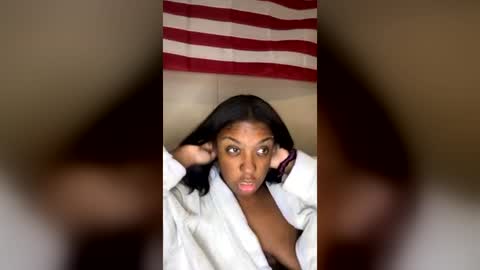 evemonroe17 online show from August 1, 1:55 am