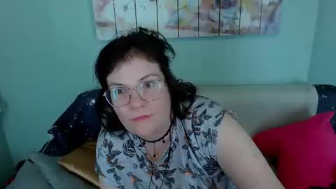 Everly online show from August 12, 1:19 am