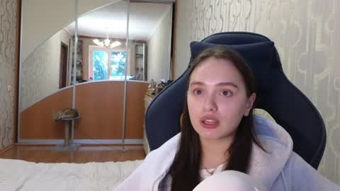Evi online show from August 12, 3:20 am