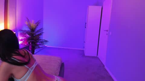 Evie online show from August 14, 8:56 pm