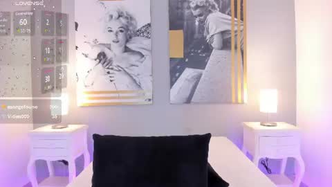 evierouse_ online show from August 14, 12:25 am
