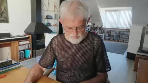 Naaktloper online show from April 18, 3:32 pm