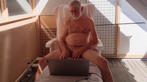 Naaktloper online show from April 22, 1:03 pm
