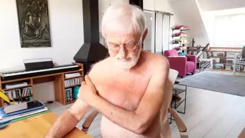 Naaktloper online show from June 24, 1:46 pm