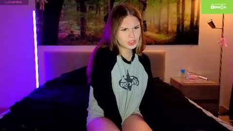 excited kristi online show from August 15, 12:03 am