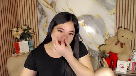 ANDREA MAE online show from August 11, 6:10 pm
