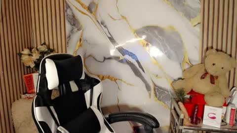 ANDREA MAE online show from August 12, 6:21 pm