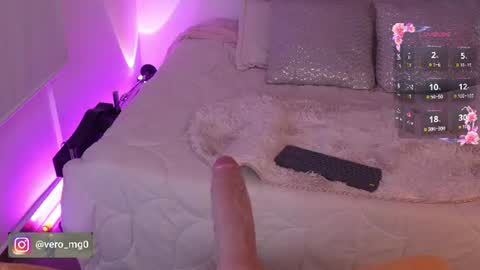 eyrarosee online show from August 8, 1:49 am