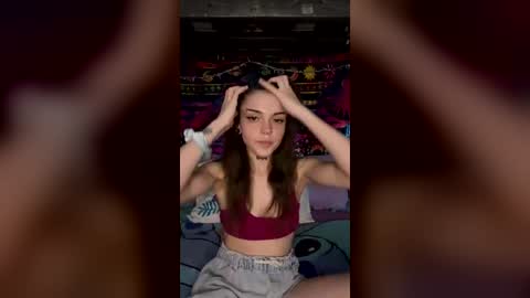 faerienugs online show from June 18, 2:33 am