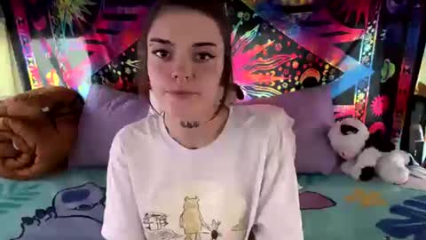 faerienugs online show from July 10, 6:57 pm