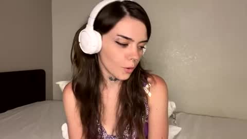 faerienugs online show from July 15, 12:22 am