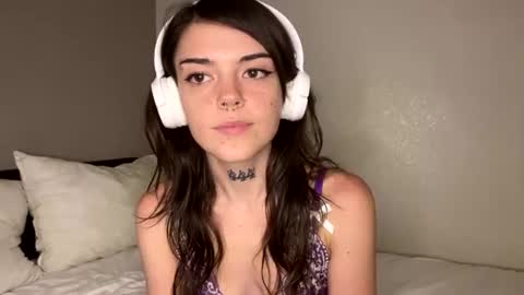 faerienugs online show from July 15, 11:49 pm