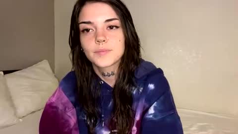 faerienugs online show from July 24, 12:35 am