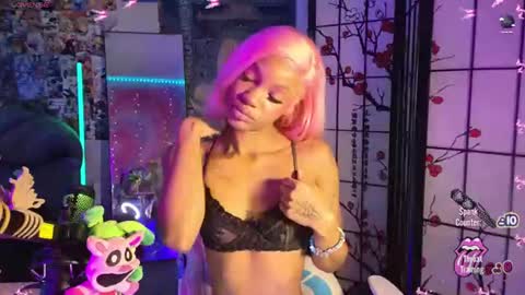 Fae and Cheta online show from August 4, 11:29 am